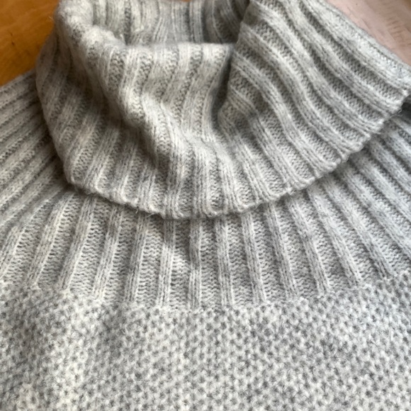 Super cozy gray Madewell Sweater - Picture 3 of 8